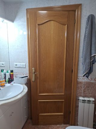 Puertas macizas roble..son dos normales y una cris