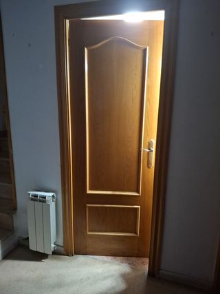 Puertas macizas roble..son dos normales y una cris