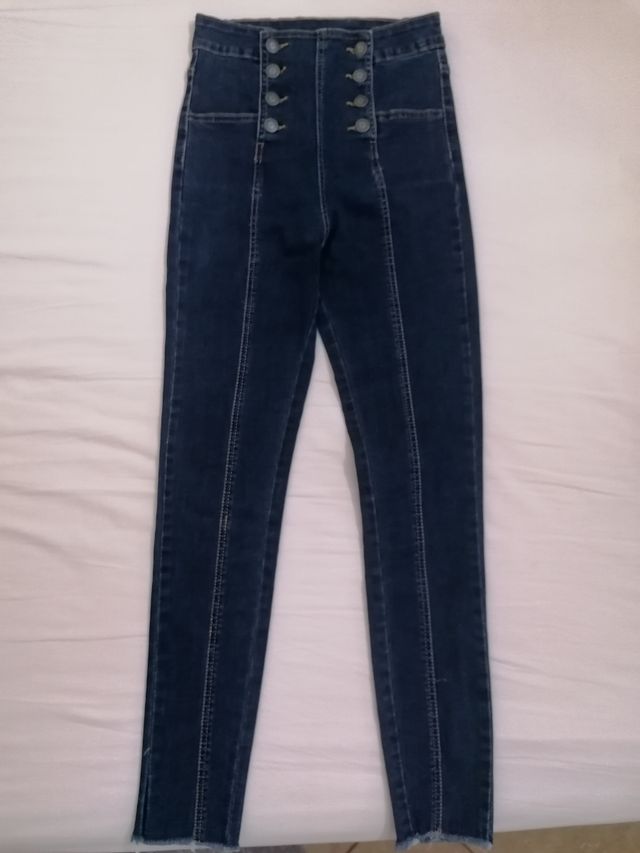 Jeans vita alta con bottoni