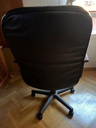 Sillón de oficina negro, como nuevo.