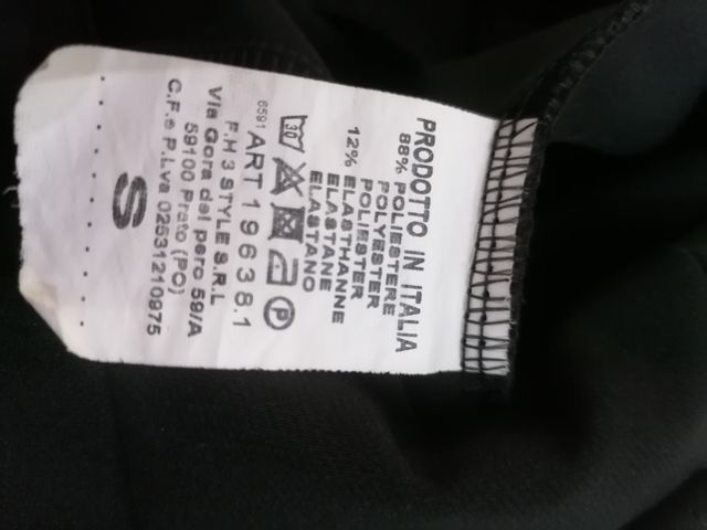 Pantaloni neri alla caviglia con cintura