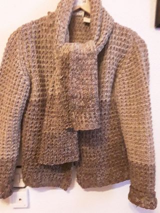 Chaqueta de punto con bufanda