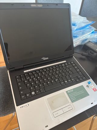 Fujitsu Siemens Amilo Pi 2530