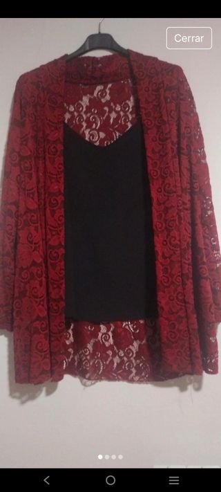 Casaca de encaje roja con top negro