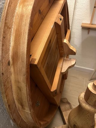 Mesa de comedor redonda de madera