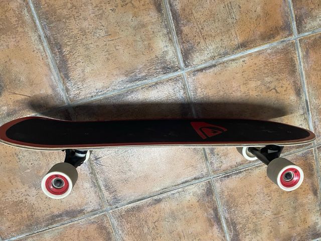 Skate Quiksilver Negro y Rojo