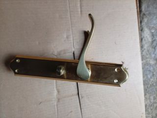 Manilla de puerta dorada