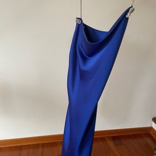 Abito blu elettrico con spalline gioiello