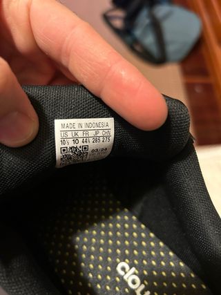 Zapatillas Adidas Negras y Blancas