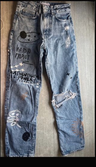 Pantalones vaqueros Bershka con dibujos 