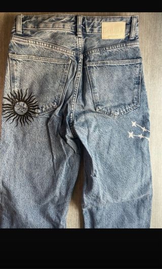 Pantalones vaqueros Bershka con dibujos 
