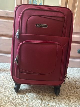 Maleta de viaje roja