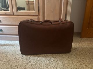 Maleta de piel vintage marrón