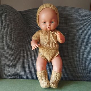 Ropita tejida para muñeca