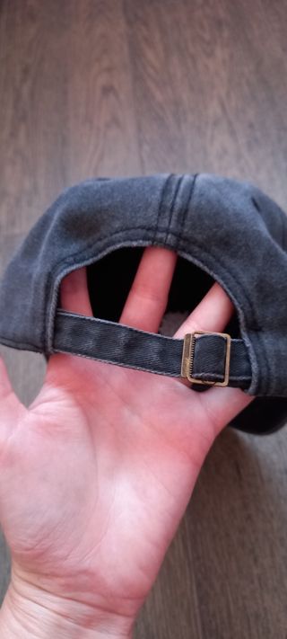 Gorra gris bordado sol