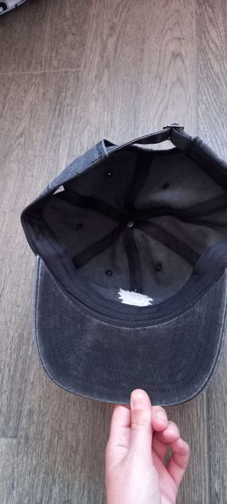 Gorra gris bordado sol