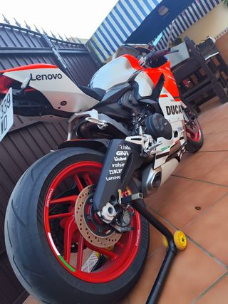 Ducati Panigale V2 899
