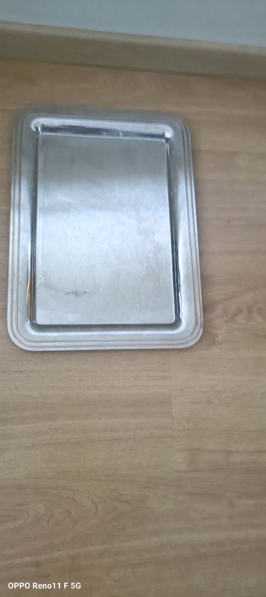 Bandeja de aluminio plateada