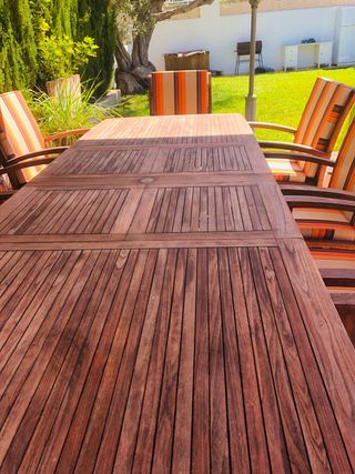 Conjunto mesa y sillas de jardín de madera