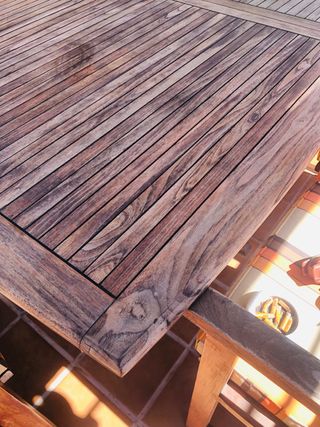 Conjunto mesa y sillas de jardín de madera
