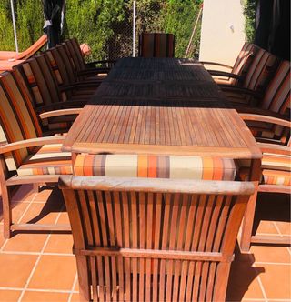 Conjunto mesa y sillas de jardín de madera