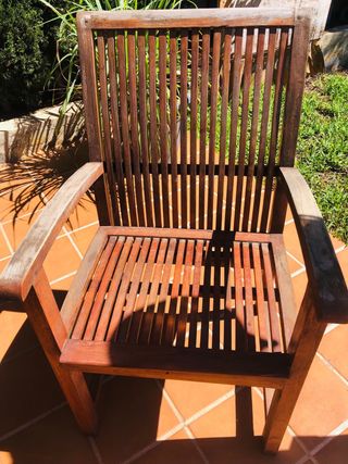 Conjunto mesa y sillas de jardín de madera