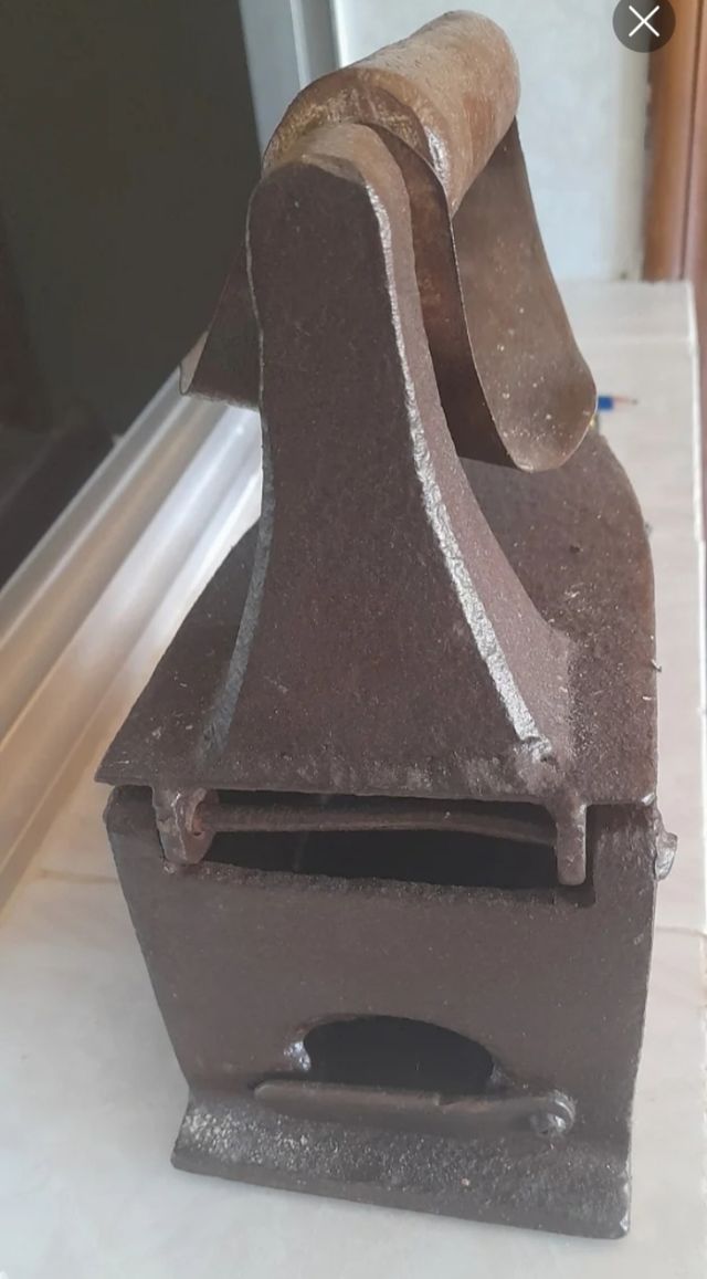 Plancha antigua de hierro