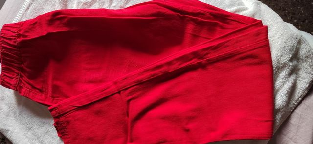Pantalón rojo M&S