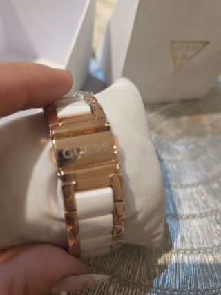 Reloj Guess oro rosa con Cristales
