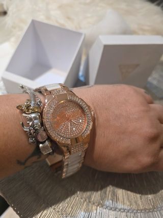 Reloj Guess oro rosa con Cristales