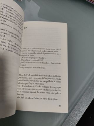 Hay un chico en el baño de las chicas (El Barco...