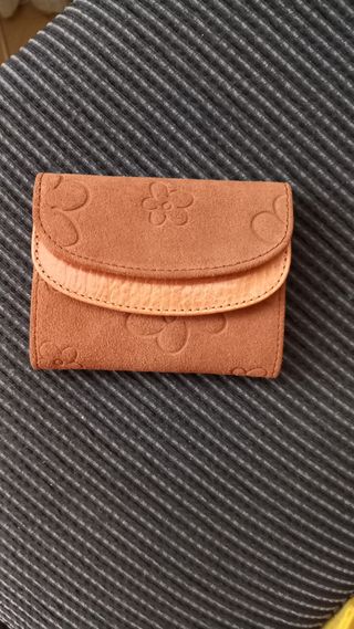 Monedero Billetero Piel Bosanova color camel.