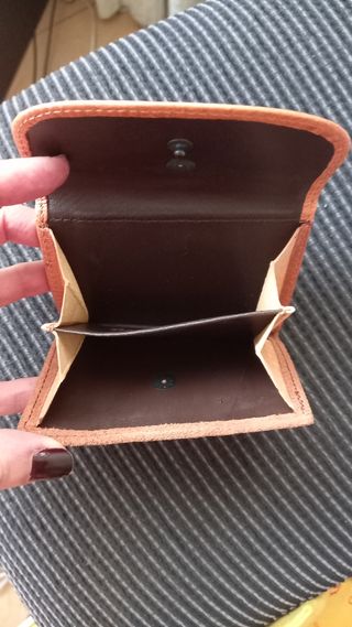 Monedero Billetero Piel Bosanova color camel.