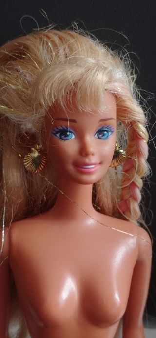 Barbie con orecchini a conchiglia
