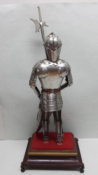 Armadura Caballero con Alabarda Replica 45 CM