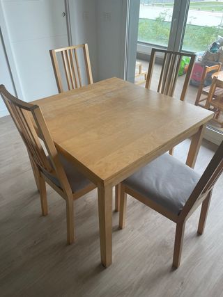 Mesa comedor extensible + 4 sillas