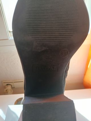 Botas negras de tacón ante.