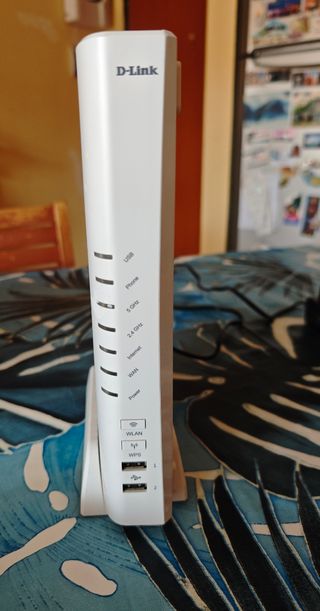 Router D-Link Dual Band Wi-Fi con alimentatore.