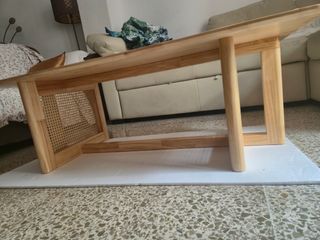 Mesa de centro de madera y ratán natural