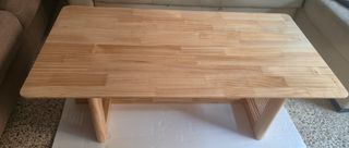 Mesa de centro de madera y ratán natural