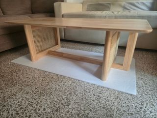 Mesa de centro de madera y ratán natural