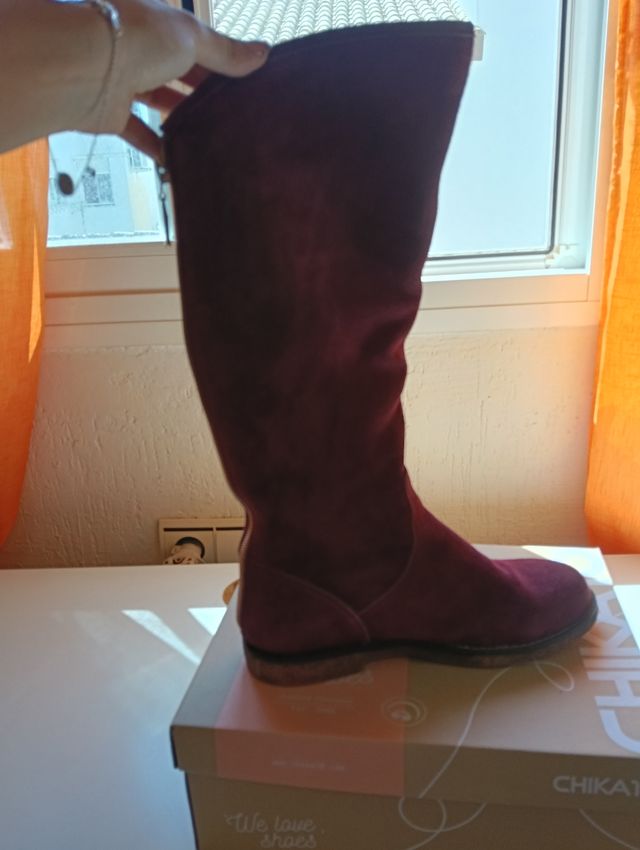 Botas de ante morado con detalle plateado