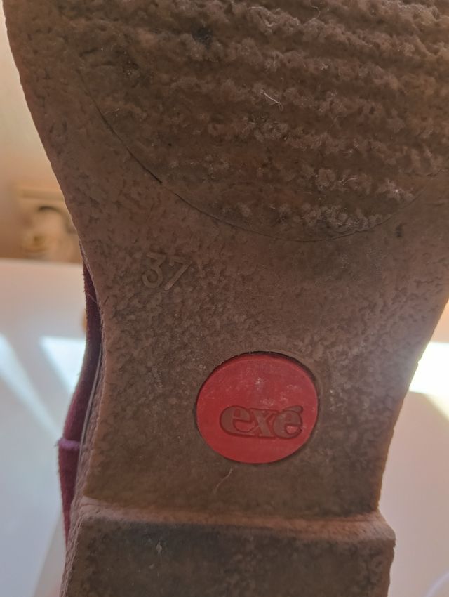 Botas de ante morado con detalle plateado