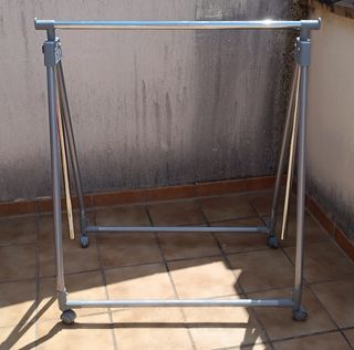 Perchero Metálico Plegable con Ruedas