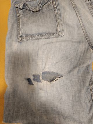 Pantalón corto tejano desgastado