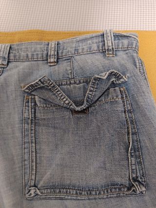 Pantalón corto tejano desgastado