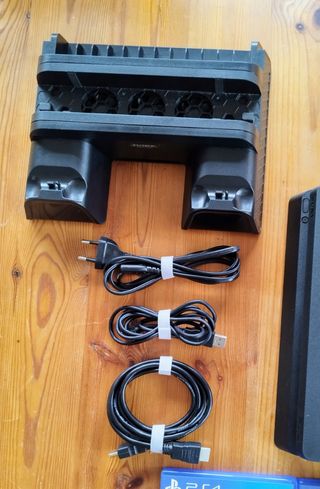 PS4 Slim 1TB + Mando Sony Negro + deck
