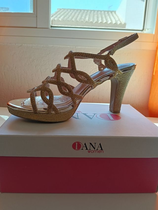 Tacones Dorados Dana