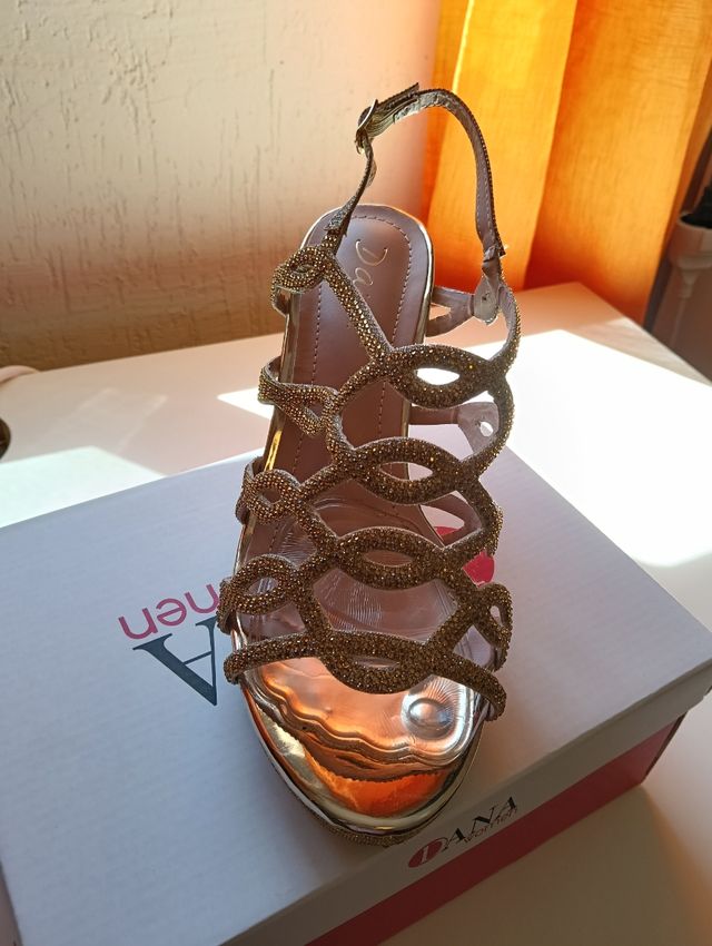 Tacones Dorados Dana