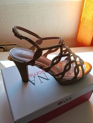 Tacones Dorados Dana